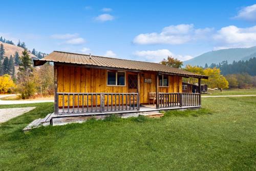 Broad Axe - Cabin #2 - Black Bear