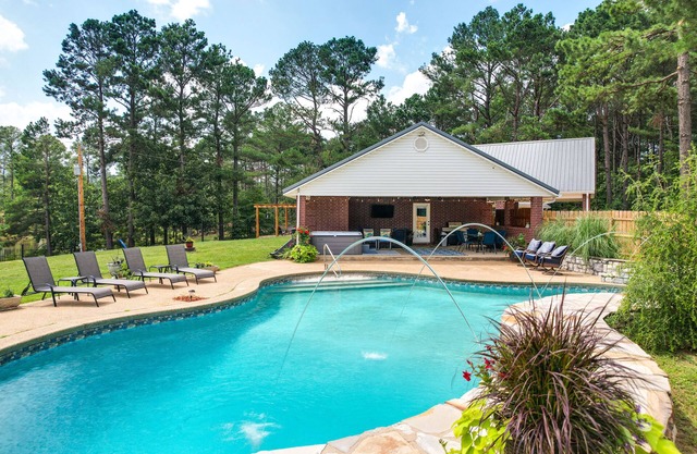 Broken Bow Vacation Rental w/Pool & Hot Tub!