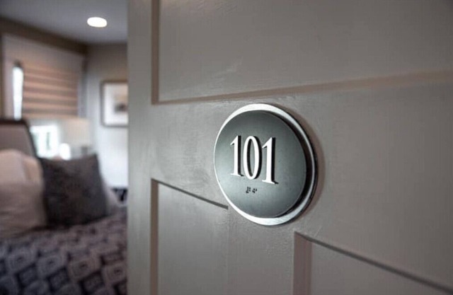 Brook Bound Inn - Queen Bedroom - First Floor - Room 101n