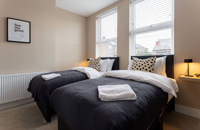 Broughton Place 3: 3BR Modern Flat in Liverpool