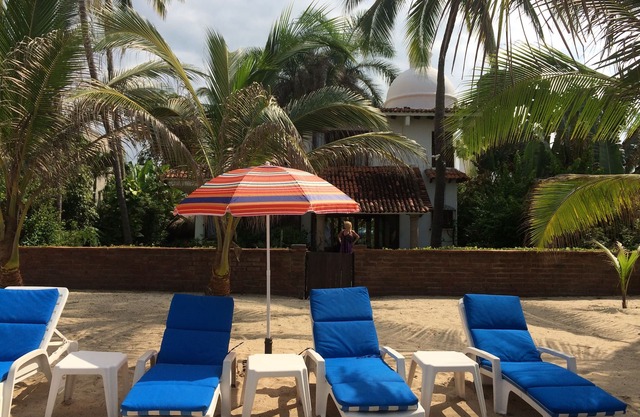 BUCERIAS * VILLA ON The BEACH* Lush Tropical Gardens + 3 Patios, Great Location!