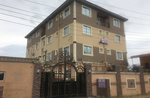 Bucker's Palace Hotel