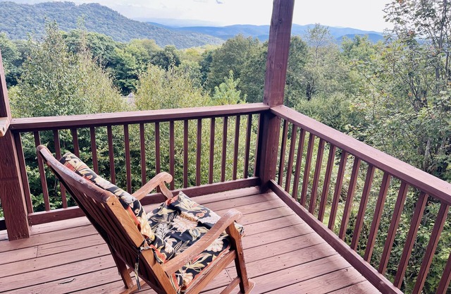 Bucket List Mountain Views, Cozy & Quiet Top Sugar Mountain Cabin, 2bd/2bath.