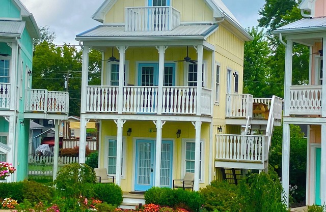 Buckeye Lake WATERFRONT Vacation Home B | Crane Cove Resort