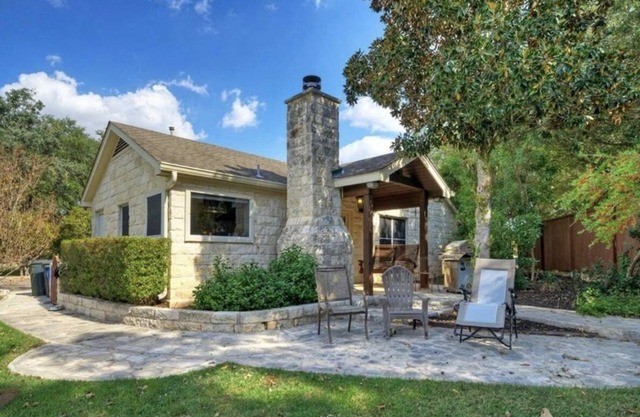 Buda Casita: Charming 1-Bed, 1-Bath, 15 Mins to Downtown Austin! King size bed.