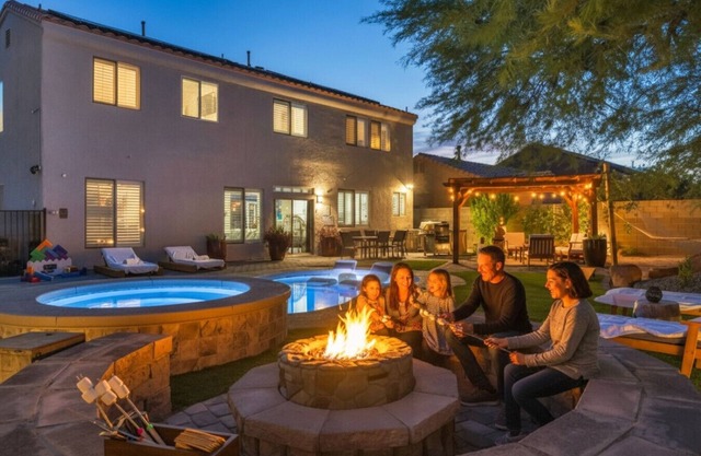 Buddha Estate#4 - Great neighborhood, Sparkling pool and Hot tub, EV Charger, Games
