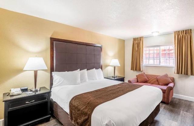 Budget-Friendly Room Next to Historic Downtown Flagstaff | Free Parking