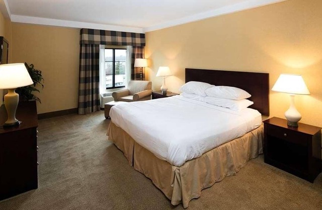 Budget-Friendly Stay in Pennsylvania! Outdoor Pool, Free Parking, Pets Allowed