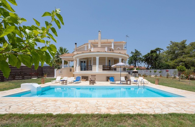 Buena Vista Villa - private pool, spectacular views, 4 bedrooms, near beaches.
