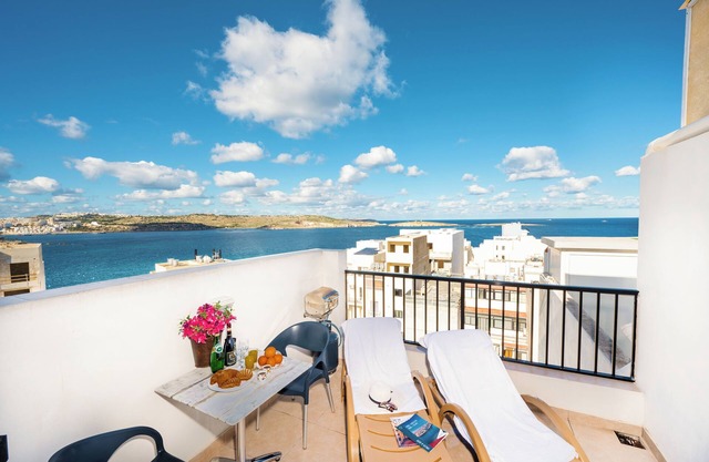 Bugibba - Penthouse 150m from Promenade - Nice Sea Views and BBQ