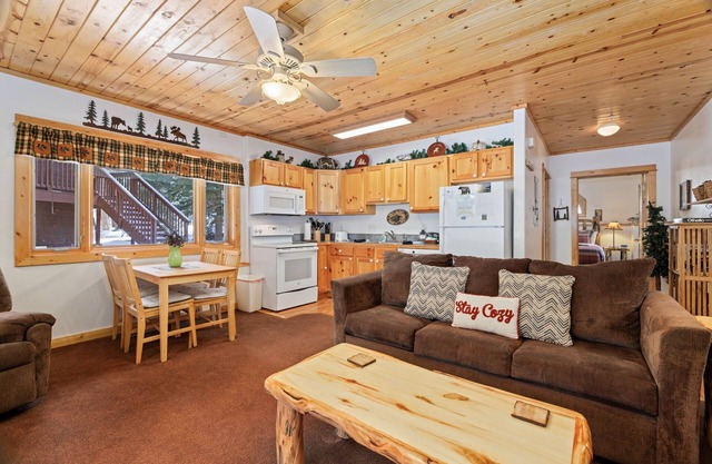 Bugle Pointe B18 (Private Hot tub) River Views!