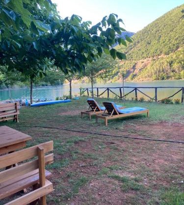 Bujtina Liqeni i Shkopetit