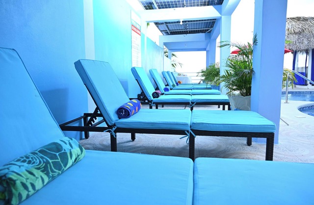 Buki Ocean View, 8 B/R, Sleeps 16+, with Chef