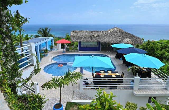 Buki Ocean View- δύο, 5 B/R, Sleeps 12, with Chef