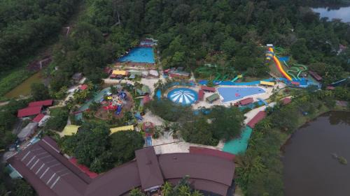 Bukit Merah Laketown Resort 