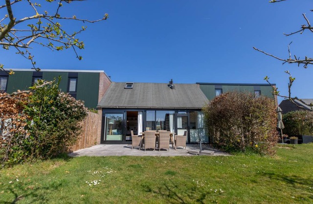 Bungalow ∙ 2 bedrooms ∙ 4 guests