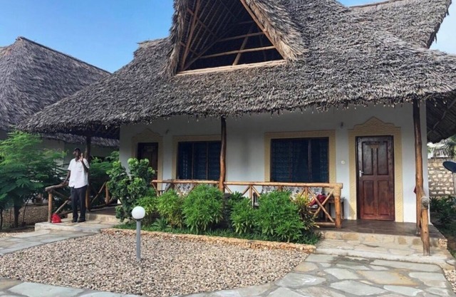 Bungalow 300m from the beach Sardinia 2 watamu