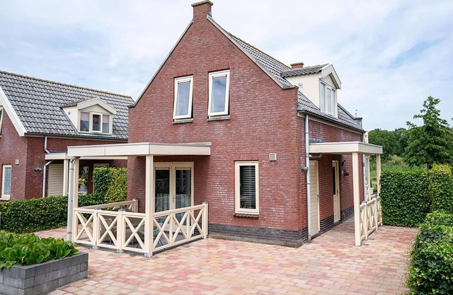 Bungalow by Water near Rotterdam