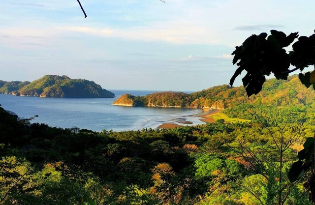 Bungalow, floor 2, amazing Ocean View, king-size bed,10 min from Curu Nat Park