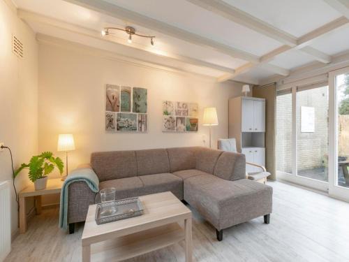 Bungalow in Sint Maartenszee near Beach