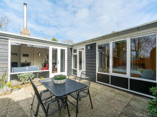 Bungalow in Sint Maartenszee near Dunes