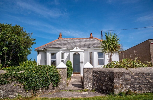 Bungalow in Pendeen with Stunning Sea Views