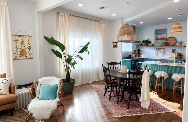 Bungalow walking distance to Norman's downtown Main Street