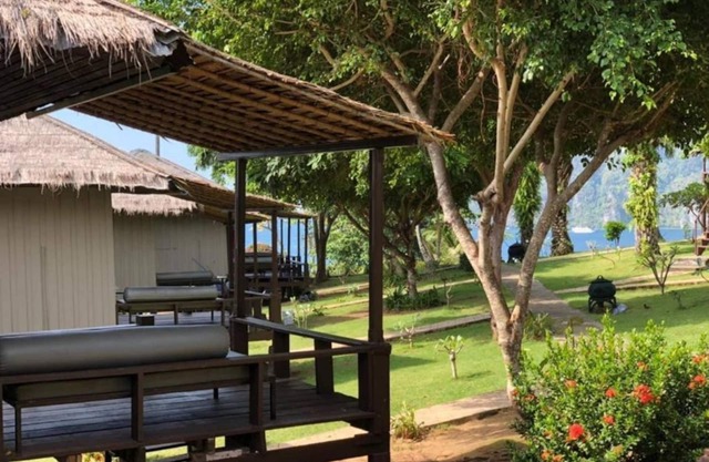 Bungalow with Garden View