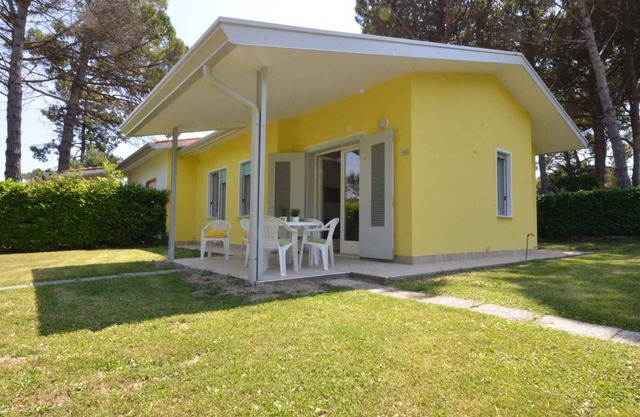 Bungalow with garden and air conditioning