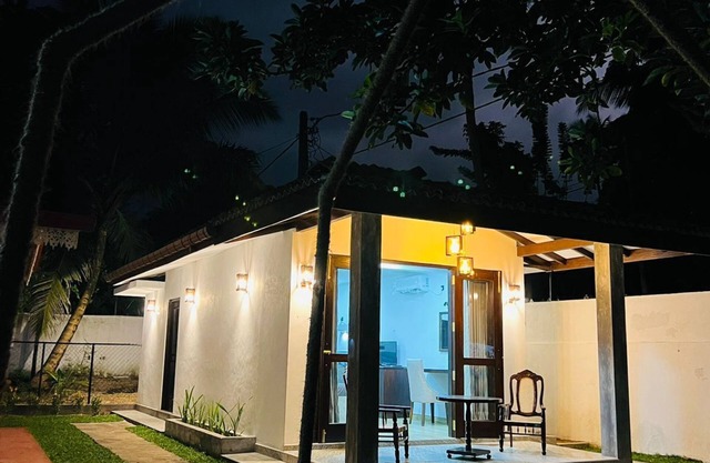Bunty Residence Ambalangoda, 3 minutes walking to Madampe beach & green garden.