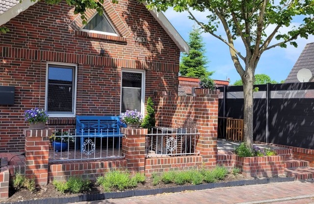 Burghaus 1 - Dog-friendly 1-room apartment for up to 2 people in