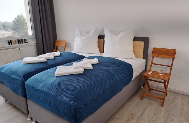 BurgK59, 3BR, 6Beds, Tv, Wifi, Kitchen and Bath. 5 min to train station
