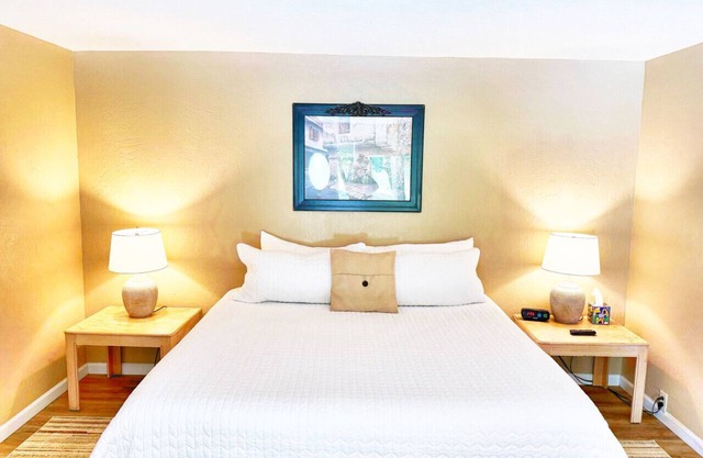 Burgundy Room at Kerbyville Inn - Newly Remodeled