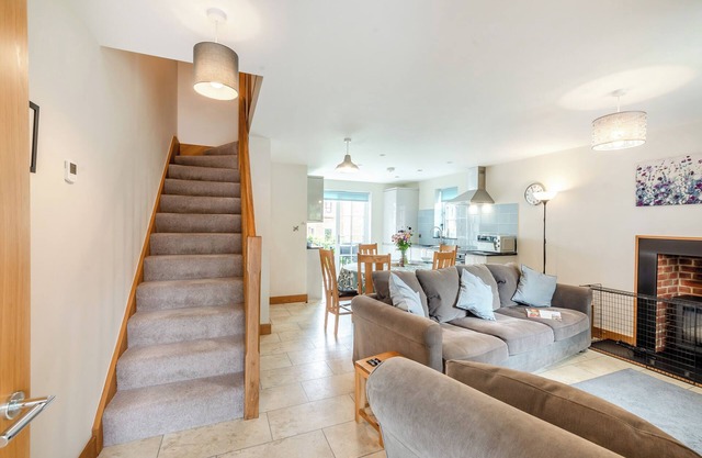 BUTTERCUP COTTAGE, family friendly, with open fire in Redlynch