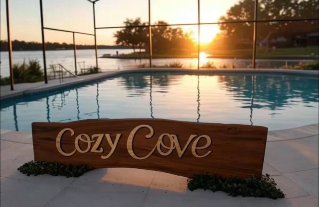 By Disney Universal Pvt. Pool Sleeps 10! Game rm Free Bbq, Parking,WiFi, Fishing