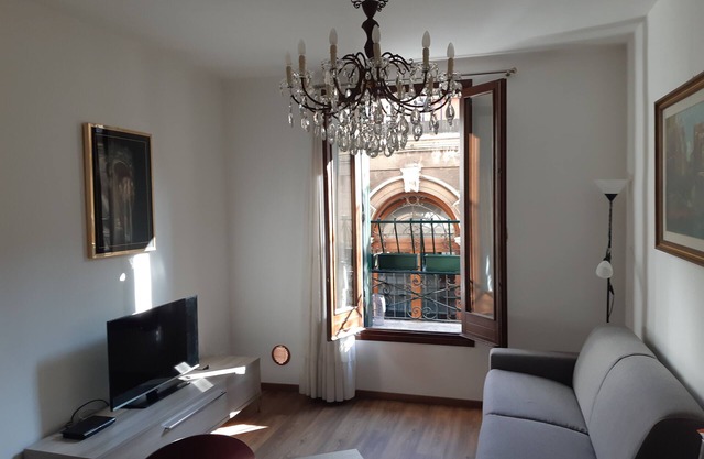 Cà Valeria - A CLASSIC SUNNY 1ST FLOOR VENETIAN HOUSE IT027042C2LNNVIZAW