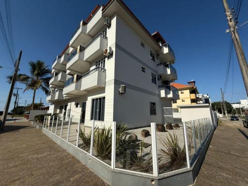 Cód 117- Apartamento á 50m do mar