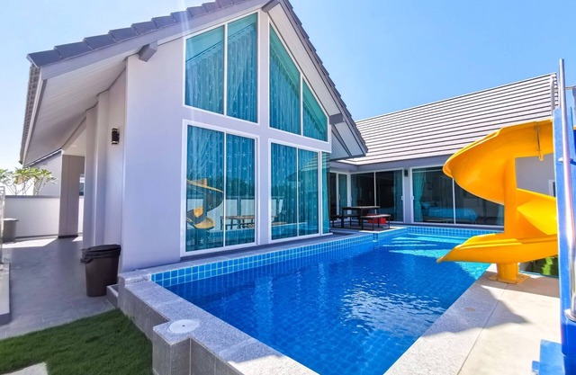 C Pool Villa Cha-am