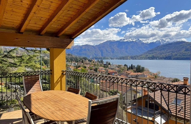 Ca Del Senior - Pool & Lake View