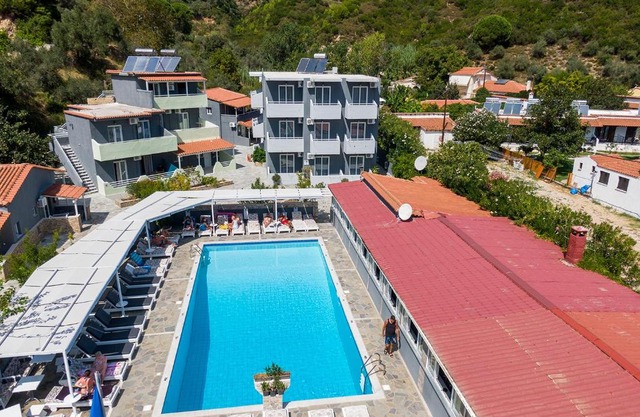 Cabana Studios & Apartments