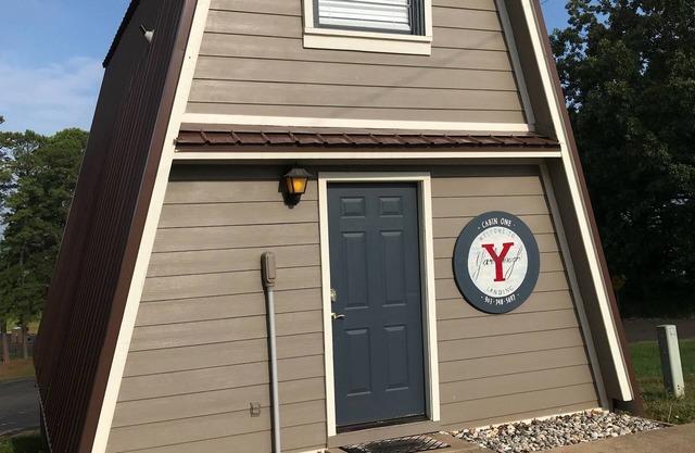 Cabin 1- Overlooks Yarborough Landing and Millwood Lake