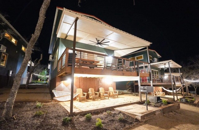 Cabin 10 - Exquisite Modern Lux Cabin, Hot Tub, FirePit, Games