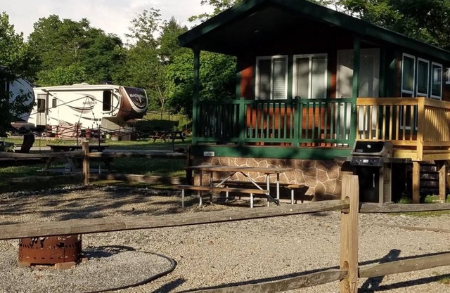 Cabin 11 - Beautiful cabin with a queen, full and twin bed. Great for days outdoors and nights in.