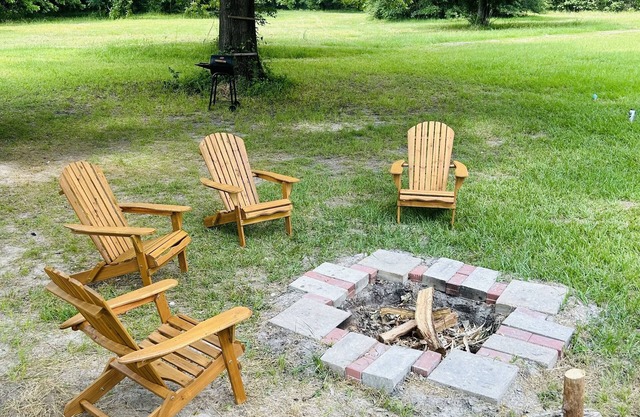 Cabin 2 near the river nestled next to Sam Houston Park with a fire pit