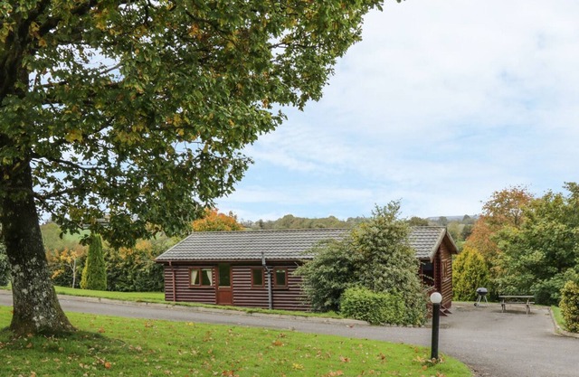 CABIN 6, pet friendly, with a garden in Ballyconnell, County Cavan