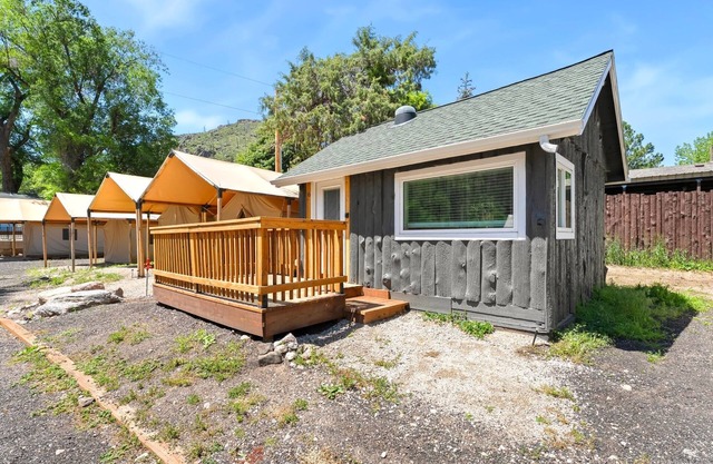 Cabin 6 - The Buckhorn