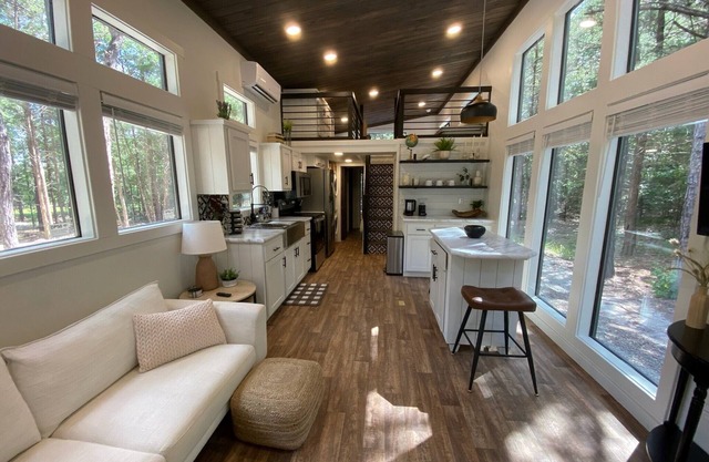 Cabin in the piney woods of East Texas, near lakes and state parks.