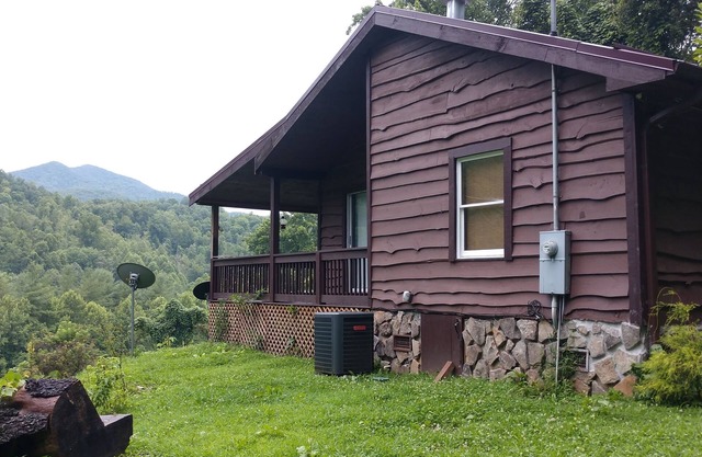 Cabin near Blue Ridge parkway and Lake Junaluska