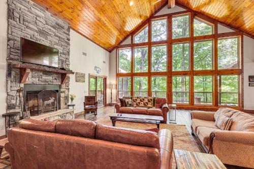 Cabin on 23 Acres with Creek Access in Broken Bow