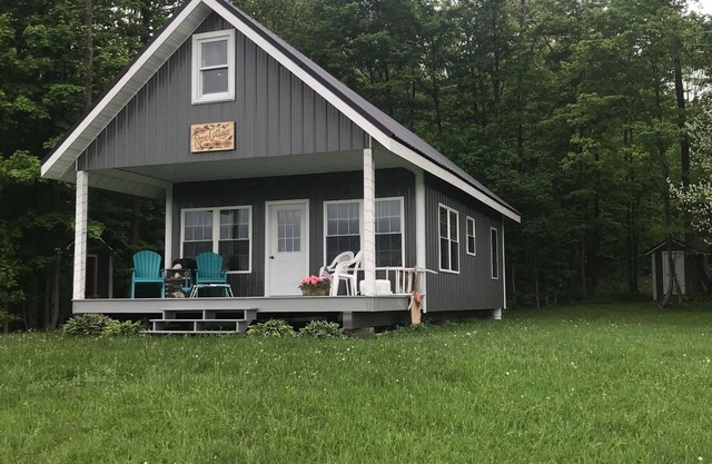Cabin on the Amish Trail